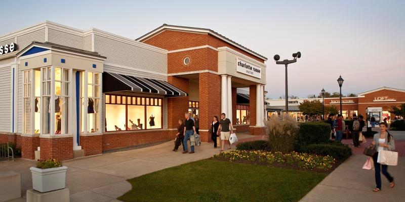 An outside shot of the buildings of Leesburg Premium Outlets shopping centre in Leesburg, Virginia, USA
